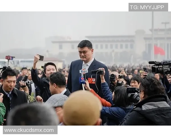 姚明从篮球场到商业巨头的传奇人生与成功启示