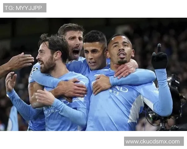 大巴黎足球明星齐聚一堂精彩合照展现团队精神与友谊魅力