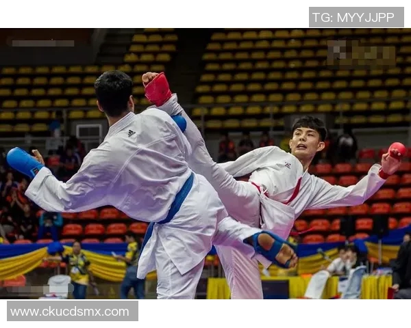 空手道与足球的完美结合揭秘空手道足球明星的传奇之路与训练秘诀