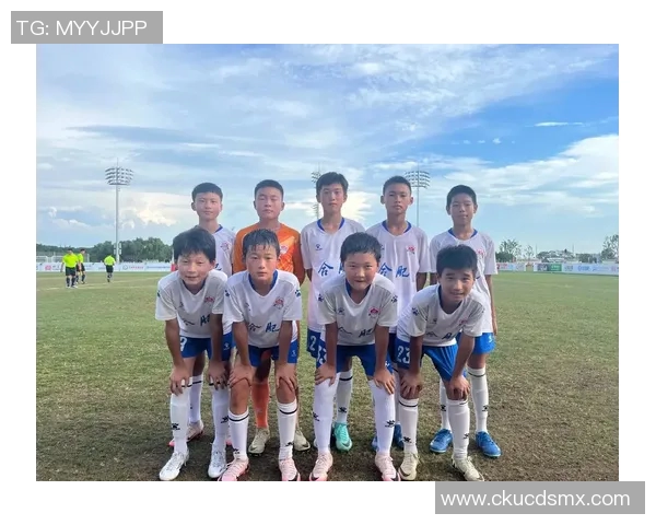 藏族少年展现足球才华如明星般闪耀梦想与坚持的旅程